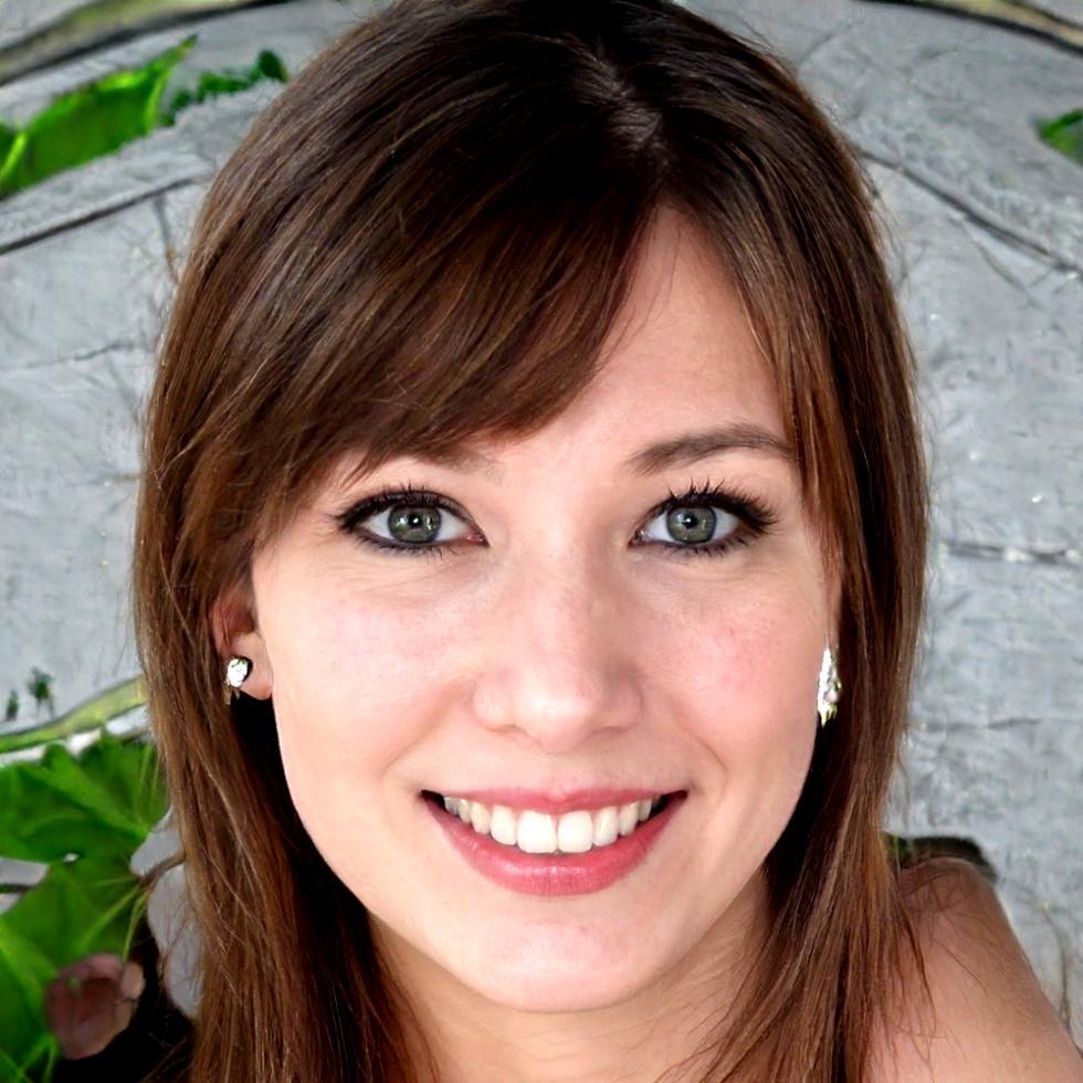 Selin Akgül portresi
